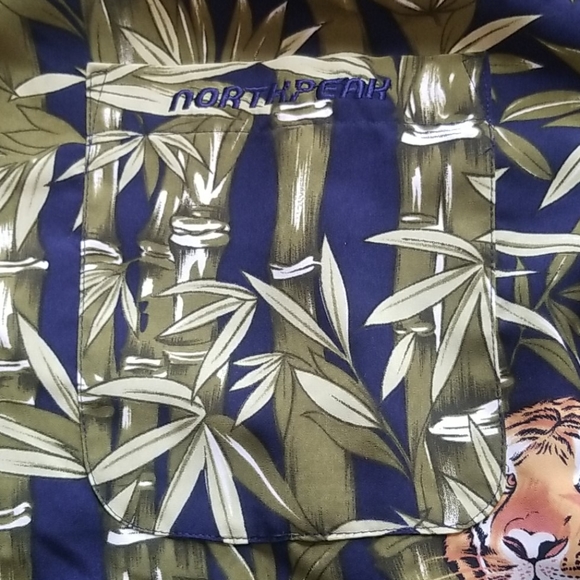 Q5 - North Peak jungle inspired button down shirt - Picture 3 of 6